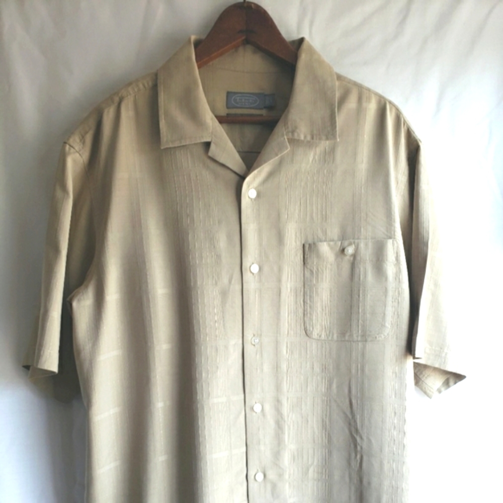 Men’s Talbots Tan 100% Silk Short Sleeve Casual Button Down Shirt Size Large